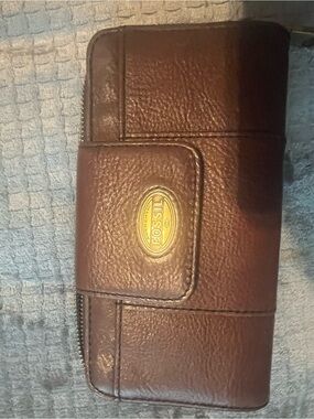 Fossil Woman’s Dark Brown Leather Zip-Around Wallet with Snap